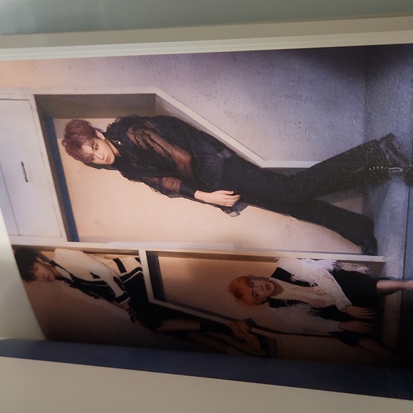 BTS - Love Yourself: Answer Ver. E (with photocard of Suga, poster, & standee) - Picture 10 of 12